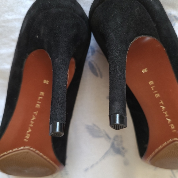 Elie Tahari - Bretta Black Suede Pump - Picture 6 of 6
